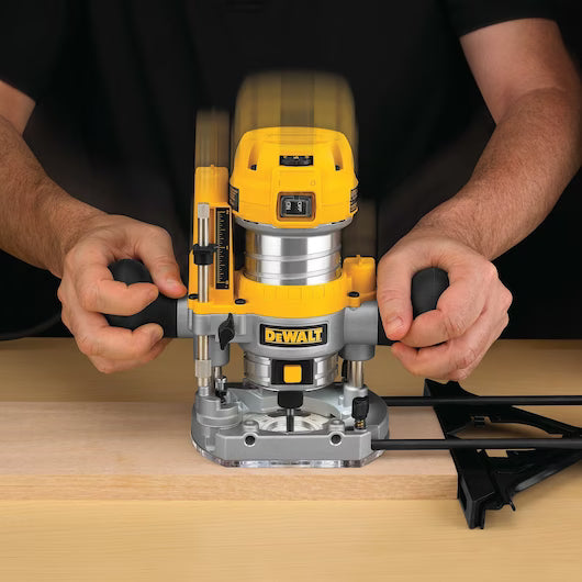 Tupia Compacta 935w 127v DWP611PK - Dewalt